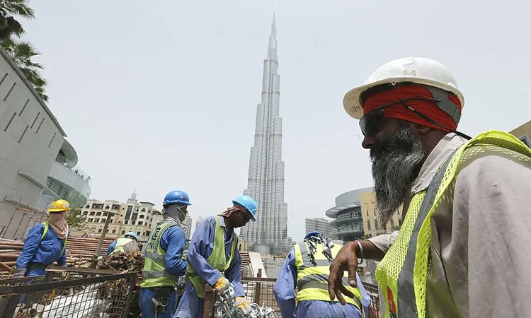 Why Salary Day Is Changing for UAE Private Sector Workers